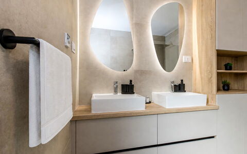 Antica: Interieur Ontwerp, Flooring, Wastafel In De Badkamer, Loodgieterswerkinrichting, Spiegel, Badkamer, Badkamerkast, Verdieping, Wastafel, Kraan