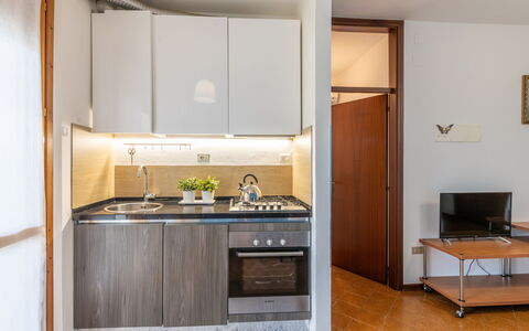 Casa di Lilia: Interieur Ontwerp, Hout, Flooring, Meubilair, Toestel Van De Keuken, Kamer, Keuken, Major Appliance, Plafond, Verdieping