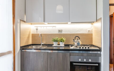 Casa di Lilia: Toestel Van De Keuken, Keuken, Major Appliance, Countertop, Interieur Ontwerp, Cabinetry, Hout, Fornuis, Huishoudapparatuur, Fornuis