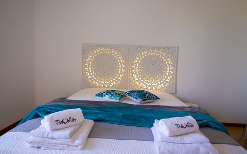 Sweet Dreams Home in Otranto: Bed, Meubilair, Bedding, Slaapkamer, Laken, Interieur Ontwerp, Linens, Verdieping, Kussen, Kamer