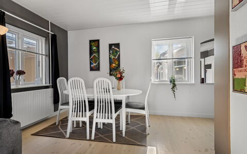 Bisera - 3Km from the Sea: Dak, Huis, Huis, Verblijf, Deur, Siding, Dek, Veranda, Plank, Hardwood