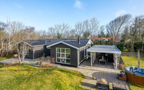Ascan - 300M to the Fjord: Huis, Woongebied, Huis, Verblijf, Dak, Landgoed, Siding, Garden Gebouwen, Tuin, Gazon