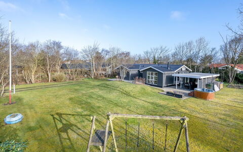 Ascan - 300M to the Fjord: Huis, Woongebied, Huis, Land Lot, Landgoed, Verblijf, Tuin, Gazon, Voorstad, Landscaping