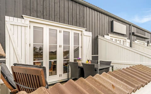 Melvin - 50M to the Fjord: Verblijf, Huis, Huis, Dak, Veranda, Landgoed, Siding, Garden Gebouwen, Boerderij, Werf