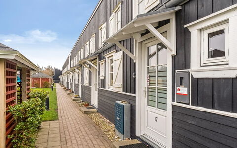 Melvin - 50M to the Fjord: Verblijf, Huis, Huis, Dak, Veranda, Landgoed, Siding, Garden Gebouwen, Boerderij, Werf