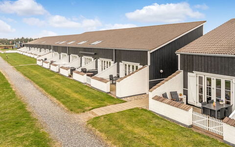 Melvin - 50M to the Fjord: Verblijf, Huis, Huis, Dak, Veranda, Landgoed, Siding, Garden Gebouwen, Boerderij, Werf