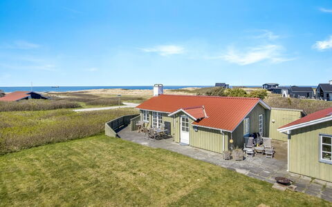 Ovine - 200M from the Sea: Zwembad, Hotel, Balkon