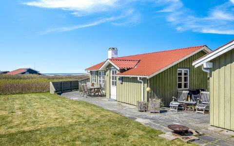 Ovine - 200M from the Sea: Zwembad, Hotel, Balkon
