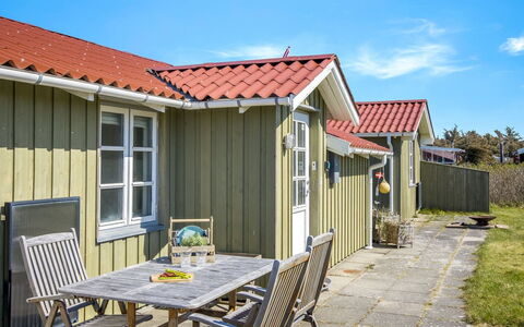 Ovine - 200M from the Sea: Hout, Huis, Verblijf, Huis, Dak, Landelijk Gebied, Siding, Blokhut, Garden Gebouwen, Hardwood
