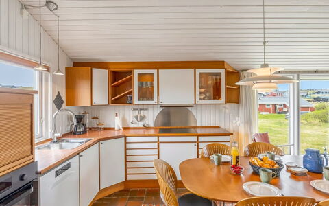 Alea - 150M from the Sea: Hout, Interieur Ontwerp, Plafond, Flooring, Verdieping, Keuken, Beits, Countertop, Hardwood, Vernis
