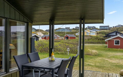 Alea - 150M from the Sea: Hout, Veranda, Huis, Deur, Huis, Dak, Verblijf, Siding, Schaduw, Land Lot