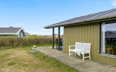Alea - 150M from the Sea: Gras, Dak, Huis, Huis, Verblijf, Land Lot, Siding, Landelijk Gebied, Veranda, Garden Gebouwen