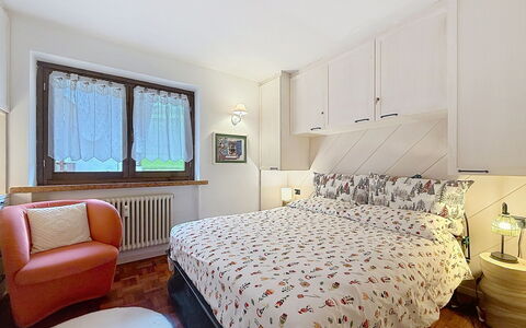 Casa Arnica: Meubilair, Bed, Interieur Ontwerp, Slaapkamer, Muur, Laken, Kamer, Bedding, Verdieping, Hout