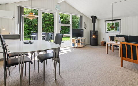Brunhild - 29Km from the Sea: Interieur Ontwerp, Flooring, Meubilair, Plafond, Hout, Verdieping, Woonkamer, Bankstel, Verlichting, Huis
