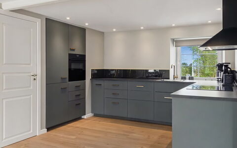 Farah - 25Km from the Sea: Meubilair, Hout, Interieur Ontwerp, Flooring, Verdieping, Stoel, Kamer, Plafond, Woonkamer, Appartement
