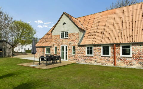 Farah - 25Km from the Sea: Meubilair, Hout, Interieur Ontwerp, Flooring, Verdieping, Stoel, Kamer, Plafond, Woonkamer, Appartement