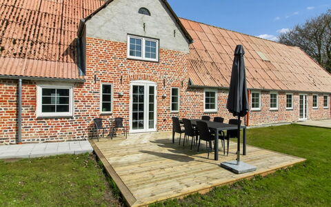 Farah - 25Km from the Sea: Meubilair, Hout, Interieur Ontwerp, Flooring, Verdieping, Stoel, Kamer, Plafond, Woonkamer, Appartement