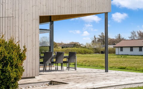 Safir - 200M to the Fjord: Meubilair, Hout, Interieur Ontwerp, Flooring, Verdieping, Stoel, Kamer, Plafond, Woonkamer, Appartement