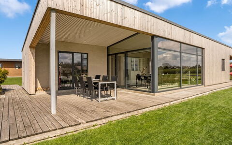 Safir - 200M to the Fjord: Meubilair, Hout, Interieur Ontwerp, Flooring, Verdieping, Stoel, Kamer, Plafond, Woonkamer, Appartement