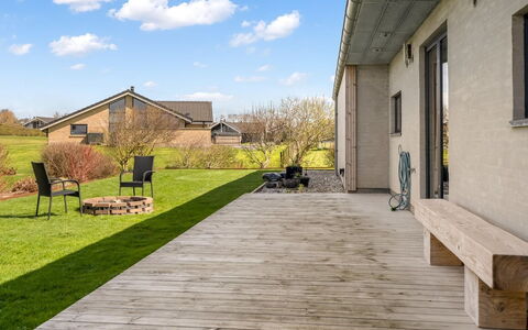 Safir - 200M to the Fjord: Meubilair, Hout, Interieur Ontwerp, Flooring, Verdieping, Stoel, Kamer, Plafond, Woonkamer, Appartement