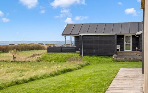 Safir - 200M to the Fjord: Meubilair, Hout, Interieur Ontwerp, Flooring, Verdieping, Stoel, Kamer, Plafond, Woonkamer, Appartement