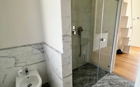 Villa Elena: Flooring, Verdieping, Loodgieterswerkinrichting, Tegel, Badkamer, Loodgieter, Marmeren