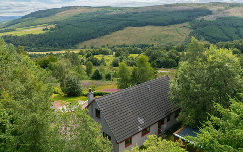 Highland Hillside Retreat: Vegetation, Natuurlijk Landschap, Landschap, Heuvel, Struik, Hoogland, Landelijk Gebied, Verblijf, Heuvel Station, Weide