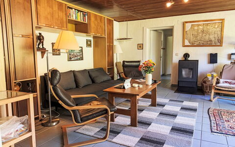 Ossiacher See 20: Meubilair, Interieur Ontwerp, Flooring, Verdieping, Bankstel, Hout, Woonkamer, Plafond, Kamer, Stoel