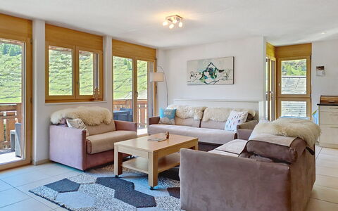 Carlos: Meubilair, Interieur Ontwerp, Flooring, Bankstel, Hout, Verdieping, Kamer, Plafond, Woonkamer, Tafel