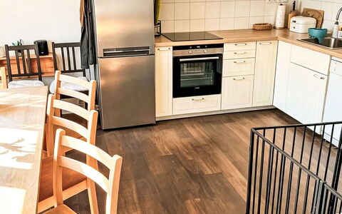 Bukanda: Houten Vloer, Flooring, Verdieping, Meubilair, Interieur Ontwerp, Laminaatvloer, Hout, Keuken, Countertop, Hardwood