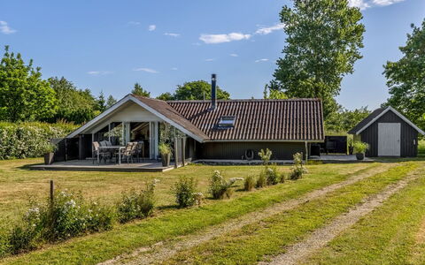 Anneke - 500M from the Sea: Meubilair, Hout, Interieur Ontwerp, Flooring, Verdieping, Stoel, Kamer, Plafond, Woonkamer, Appartement