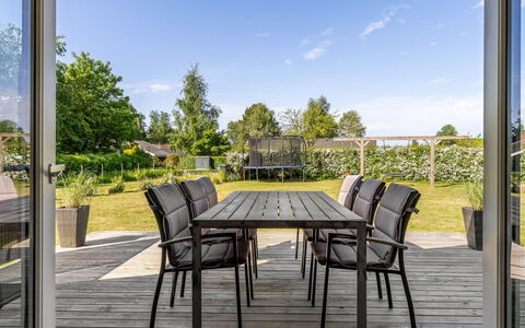 Anneke - 500M from the Sea: Meubilair, Hout, Interieur Ontwerp, Flooring, Verdieping, Stoel, Kamer, Plafond, Woonkamer, Appartement