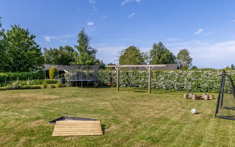 Anneke - 500M from the Sea: Meubilair, Hout, Interieur Ontwerp, Flooring, Verdieping, Stoel, Kamer, Plafond, Woonkamer, Appartement