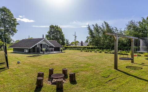 Anneke - 500M from the Sea: Meubilair, Hout, Interieur Ontwerp, Flooring, Verdieping, Stoel, Kamer, Plafond, Woonkamer, Appartement