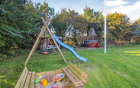 Arman - 900M from the Sea: Hout, Huis, Verblijf, Huis, Zwembad, Veranda, Deur, Toevlucht, Schaduw, Landgoed