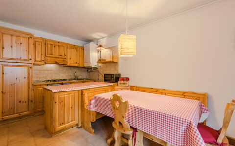 Lo Chalet del Bepy: Hout, Interieur Ontwerp, Meubilair, Cabinetry, Keuken, Kamer, Plafond, Kast, Lade, Beits