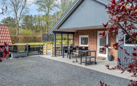 Garlef - 10Km from the Sea: Meubilair, Hout, Interieur Ontwerp, Flooring, Verdieping, Stoel, Kamer, Plafond, Woonkamer, Appartement