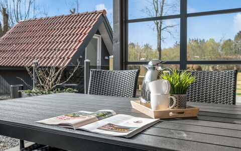 Garlef - 10Km from the Sea: Meubilair, Hout, Interieur Ontwerp, Flooring, Verdieping, Stoel, Kamer, Plafond, Woonkamer, Appartement