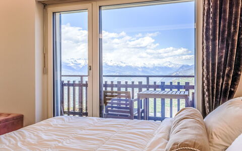 Balcon des Alpes 24: Meubilair, Interieur Ontwerp, Kamer, Verdieping, Bed, Linens, Slaapkamer, Bergketen, Balkon, Hardwood