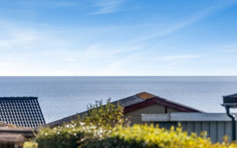 Uuno - 200M from the Sea: Meubilair, Buitenmeubels, Tableware, Tafel, Drinkware, Stoel, Buitentafel, Voedsel, Fles