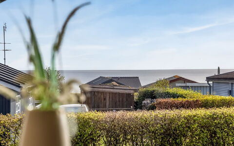 Uuno - 200M from the Sea: Meubilair, Buitenmeubels, Tableware, Tafel, Drinkware, Stoel, Buitentafel, Voedsel, Fles