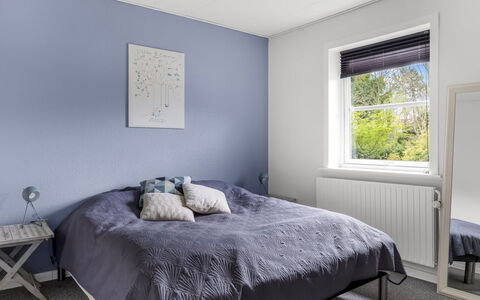 Aina - 20Km from the Sea: Slaapkamer, Bed, Bedding, Interieur Ontwerp, Laken, Plafond, Flooring, Verdieping, Bed Frame, Linens