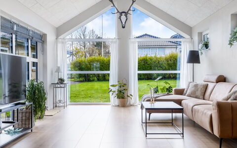 Aina - 20Km from the Sea: Hout, Dak, Huis, Huis, Architectuur, Siding, Land Lot, Verblijf, Schuur, Garden Gebouwen