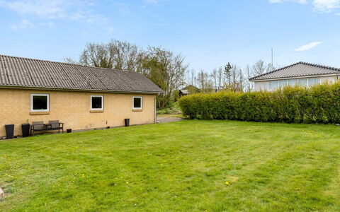 Aina - 20Km from the Sea: Hout, Dak, Huis, Huis, Architectuur, Siding, Land Lot, Verblijf, Schuur, Garden Gebouwen