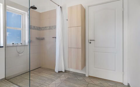 Vaska - 75M from the Sea: Flooring, Verdieping, Hout, Interieur Ontwerp, Deur, Loodgieterswerkinrichting, Badkamer, Tegel, Houten Vloer, Samengesteld Materiaal