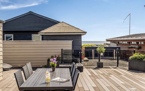 Vaska - 75M from the Sea: Hout, Verdieping, Houten Vloer, Flooring, Dak, Dek, Huis, Buitenmeubels, Veranda, Hardwood