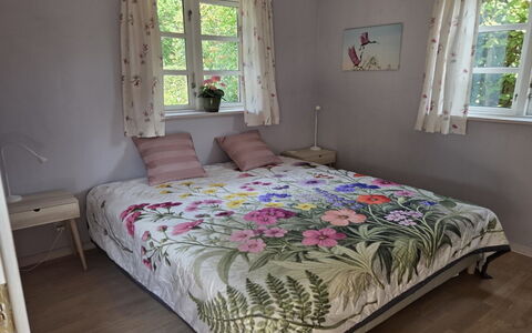 Amina - 500M from the Sea: Meubilair, Bed, Slaapkamer, Laken, Linens, Textiel, Bedding, Interieur Ontwerp, Bed Frame, Verdieping