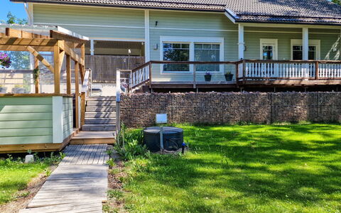 Nuorronranta: Hout, Veranda, Huis, Verblijf, Tuin, Dek, Backyard, Werf, Schaduw, Hardwood