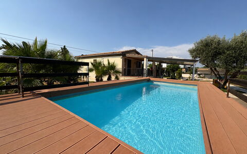 Villa Andrea: Zwembad, Toevlucht, Schaduw, Eco Hotel, Beits, Dek, Hardwood, Buitenmeubels, Hotel