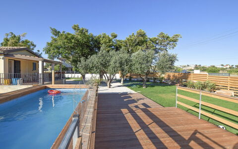 Villa Andrea: Zwembad, Samengesteld Materiaal, Schaduw, Toevlucht, Eco Hotel, Dek, Beits, Ontwerp, Hardwood, Landscaping
